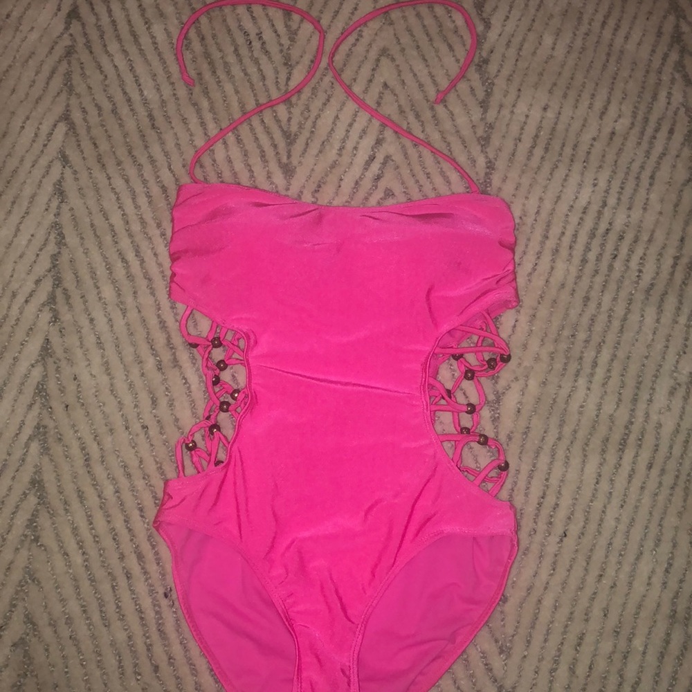 Trendy One-piece Bathingsuit